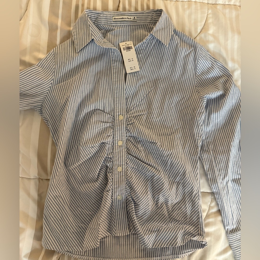 Abercrombie and Fitch Ruched long sleeve shirt size M NWT